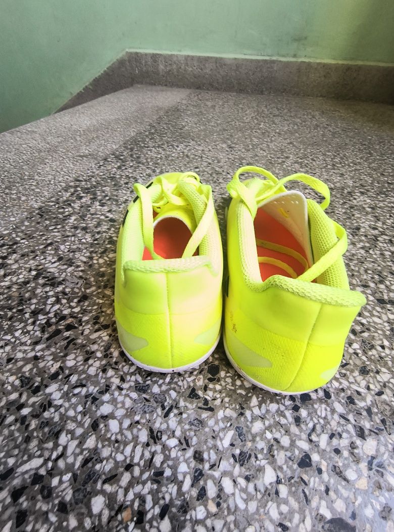 Детски обувки Adidas за футбол на закрито , номер 41 1/3