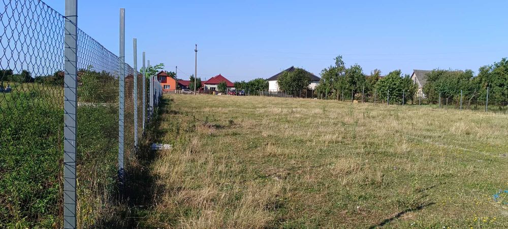 Teren intravilan — 3000 m² — acces 2 străzi — Seini
