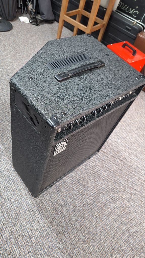 Combo Chitara Bas Ampeg BA210 Amplificator