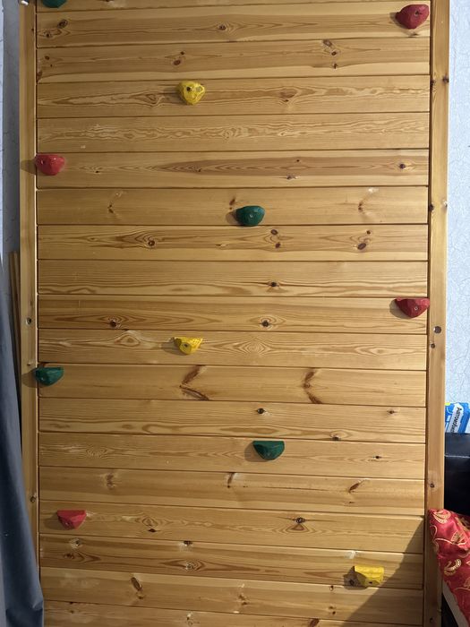 Скалолазная стенка