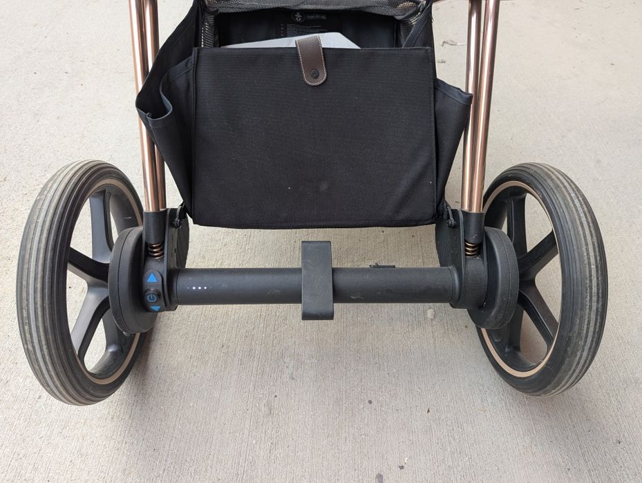 Cybex E-priam Rose Gold + Седалка и Зимно Чувалче Jeremу Scott