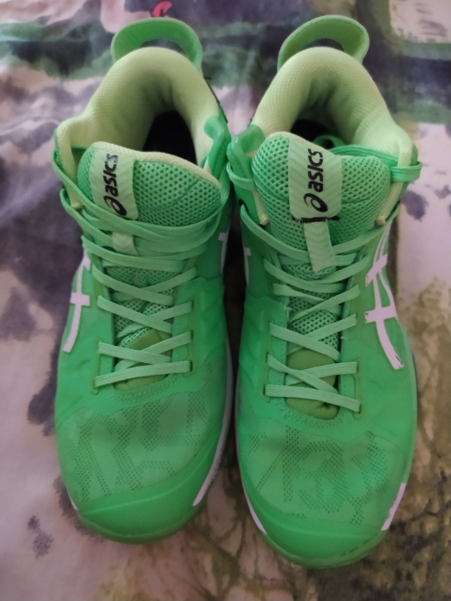Продам кроссовки Asics