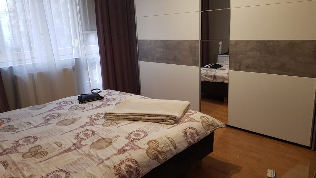 Vând casa P+E și spațiu comercial