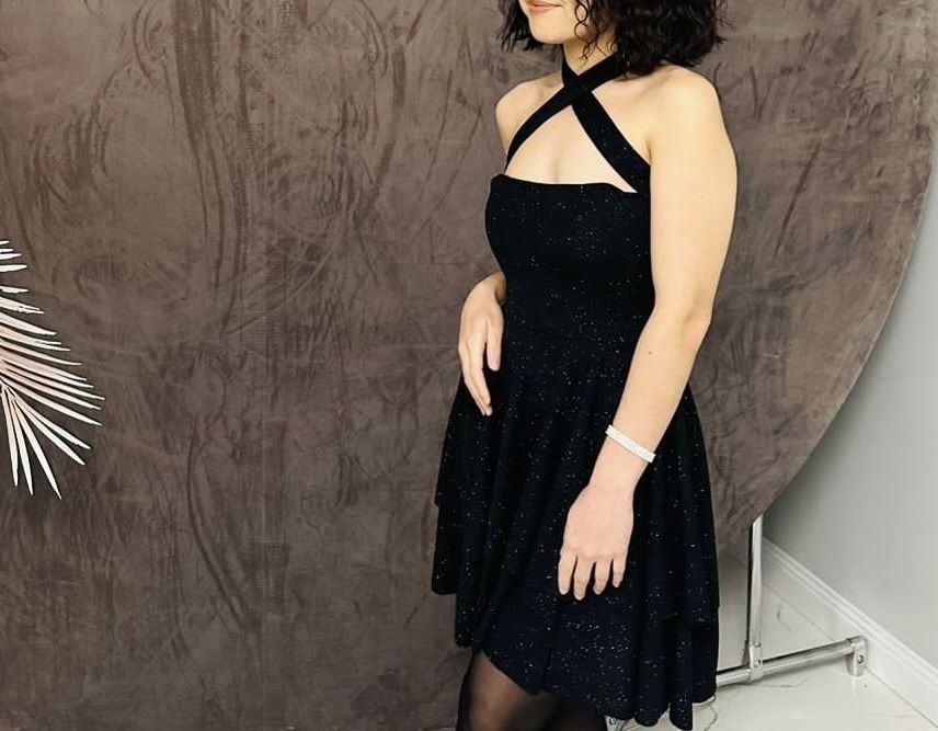 Продаеться вечерний платье! 10000 тг! Размер 42-44 р