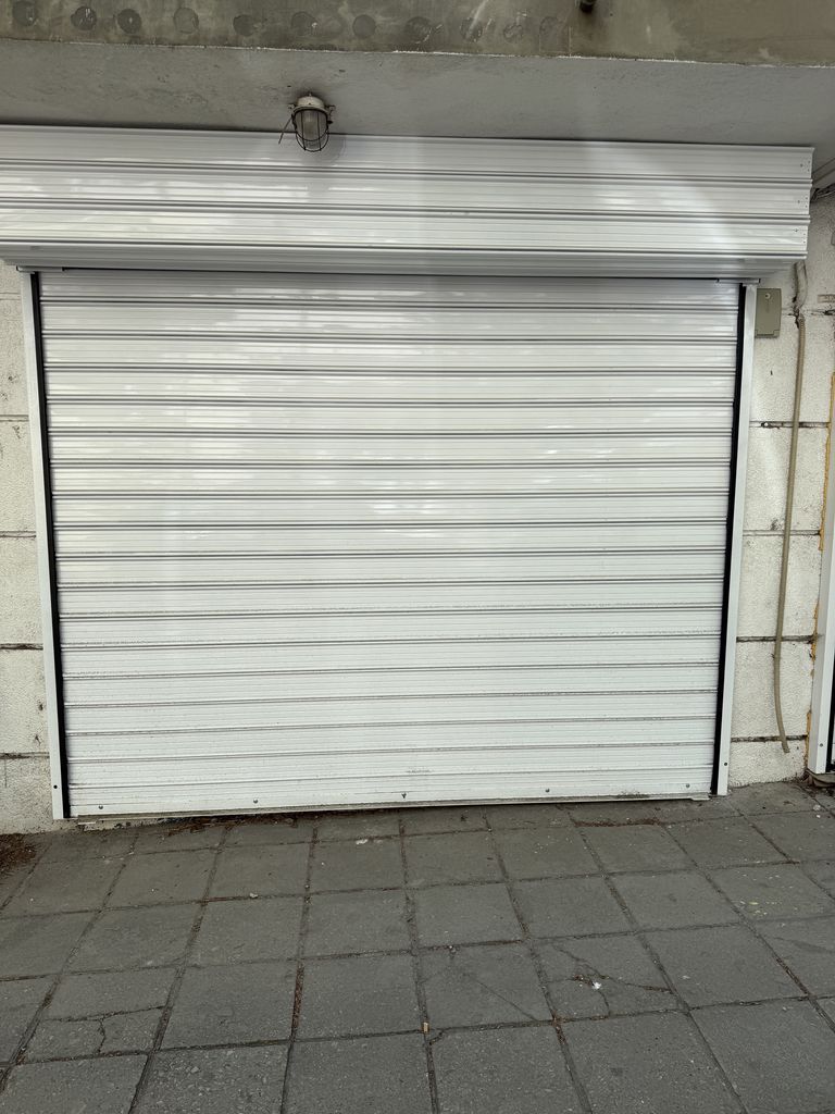 Дава се под наем Гараж / Паркомясто в Варна, Център - 15 кв.м за 127.5 € - Снимка #1