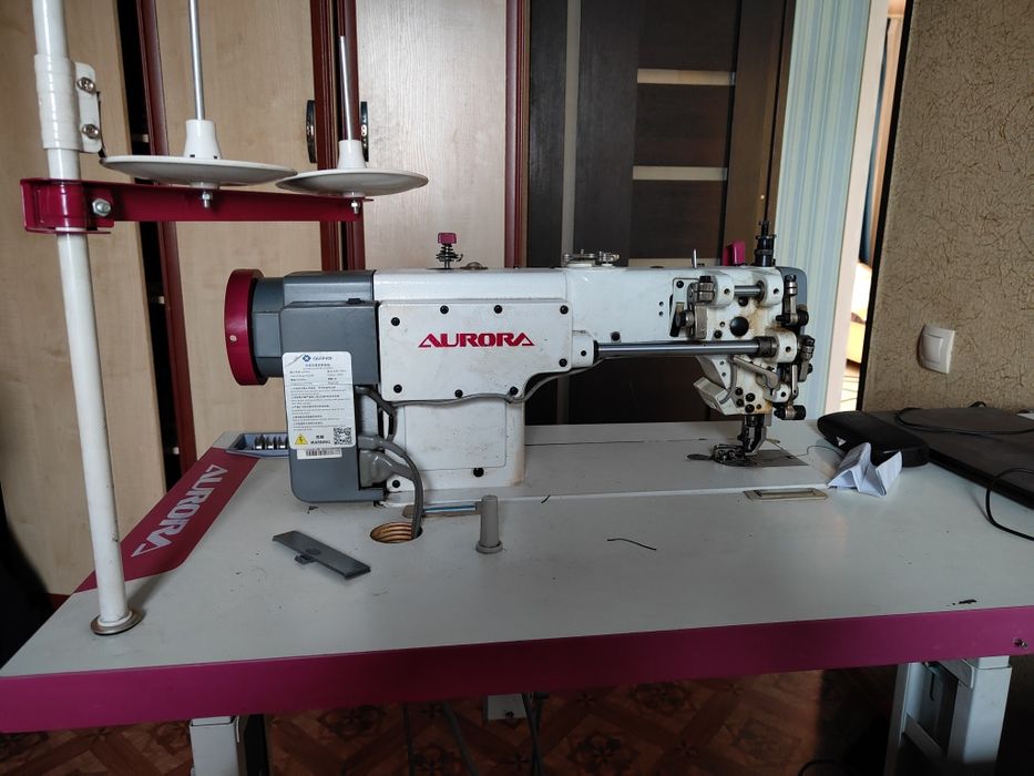 Продам швейную машинку