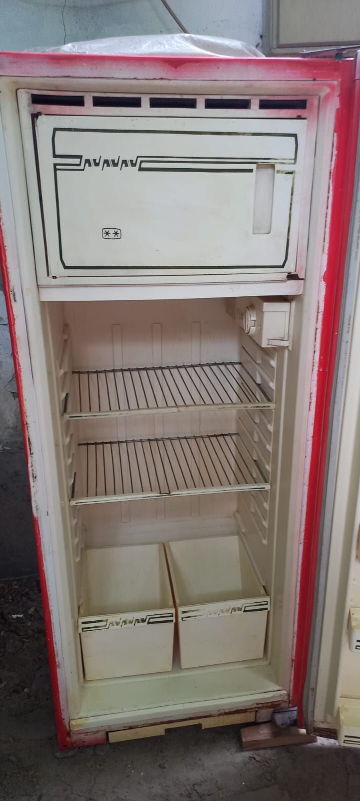 Продаётся рабочий холодильник