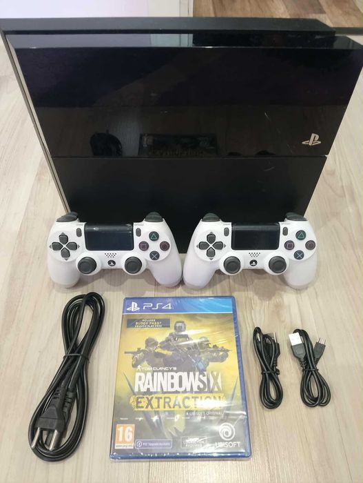 Playstation 4 с два нови контролера