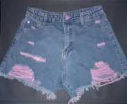 Pantaloni scurți damă XS – Denim cu rupturi și detalii roz