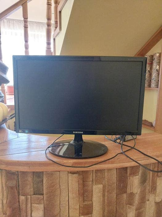 Vând monitor de calculator