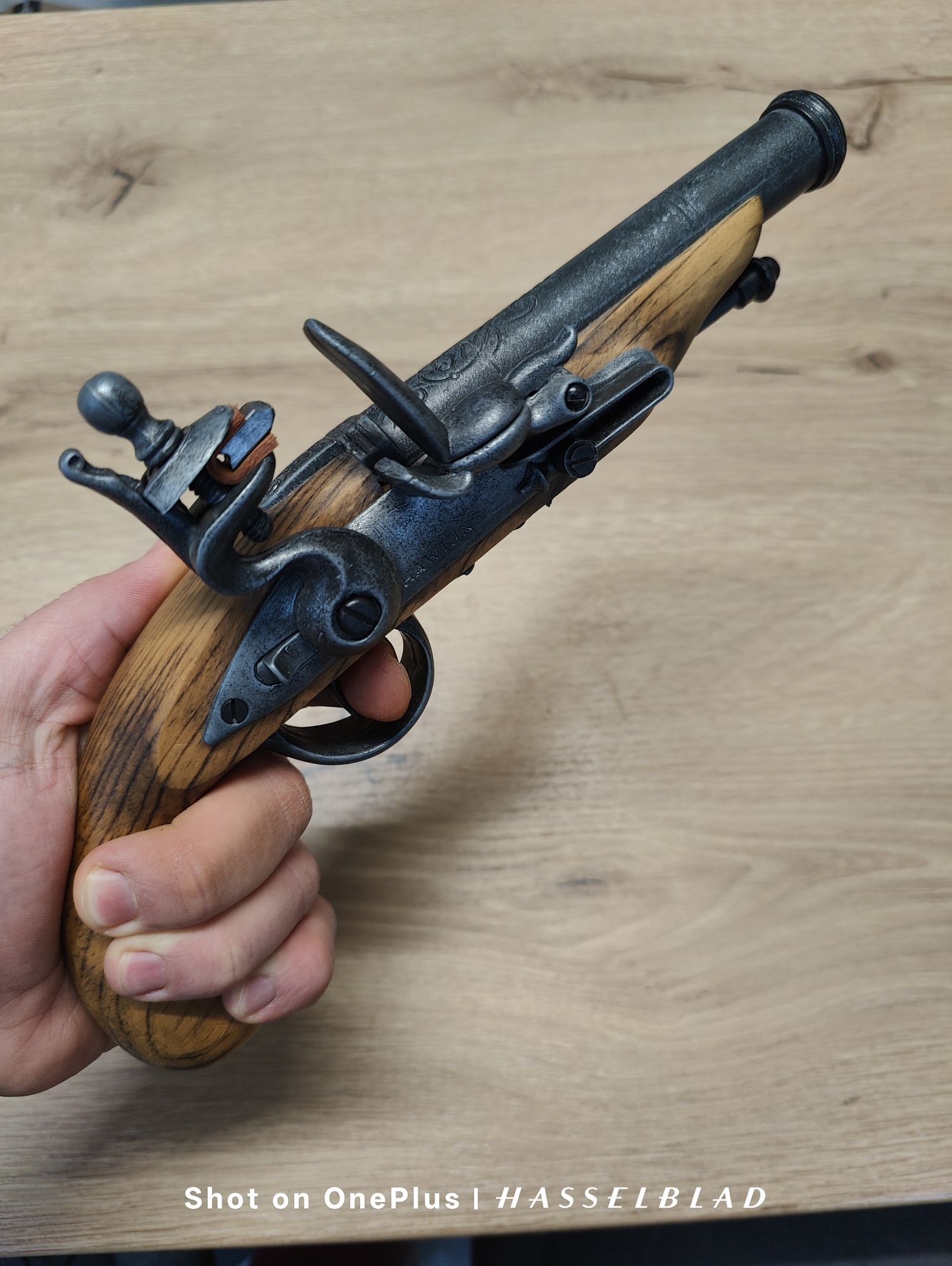 Replică pistol de epocă cu flintă, panoplie / decor