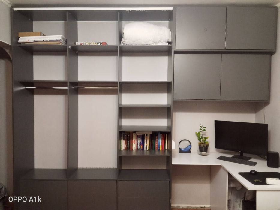 Полка-стенка и диван