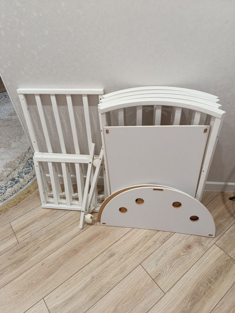 Продам кроватку трансформер 9 в 1 .