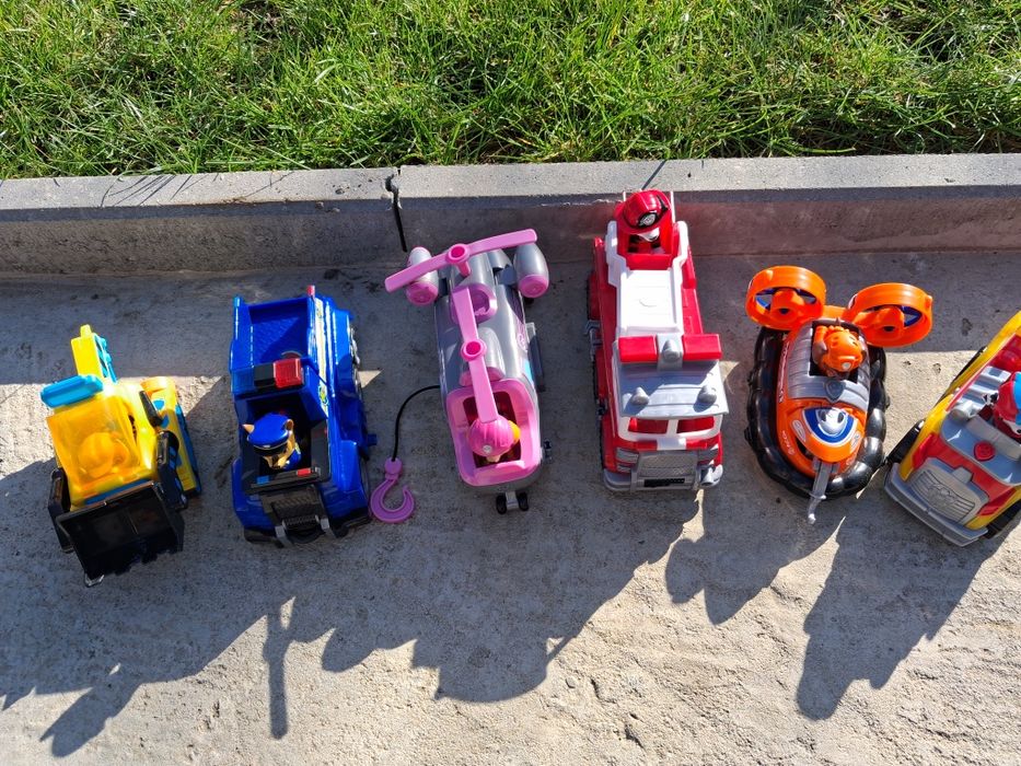 Vind set masini Patrula catelusilor