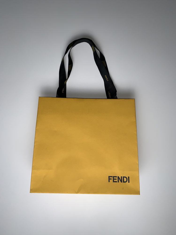 Пакеты Fendi, Prada, Burberry, Dior, Zara, Mango, H&M, Massimo Dutti