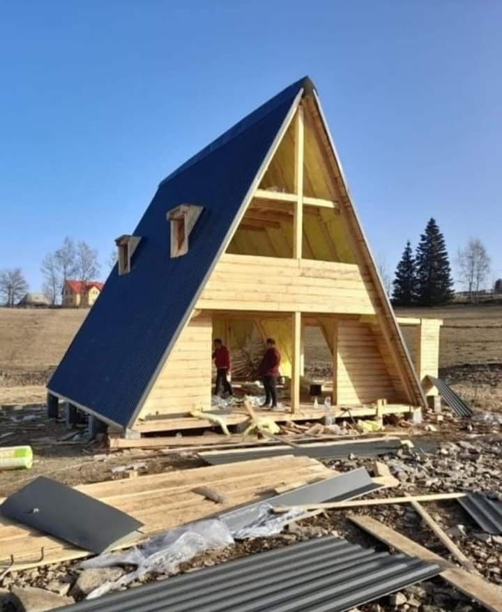 Vând case cabane din lemn de locuit permanent