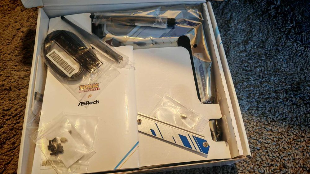 Asrock - B760M SONIC WiFi  LGA 1700 + Intel Core i7-12700KF, 12 Cores