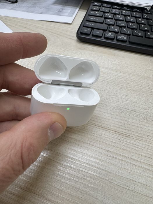 Продам кейс почти новый от наушников AirPods 4 Active Noise