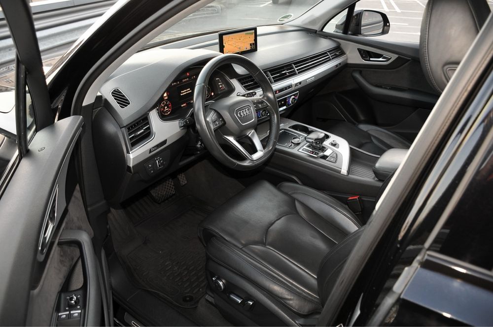 Audi Q7 S-line mod 2018 pret 22900