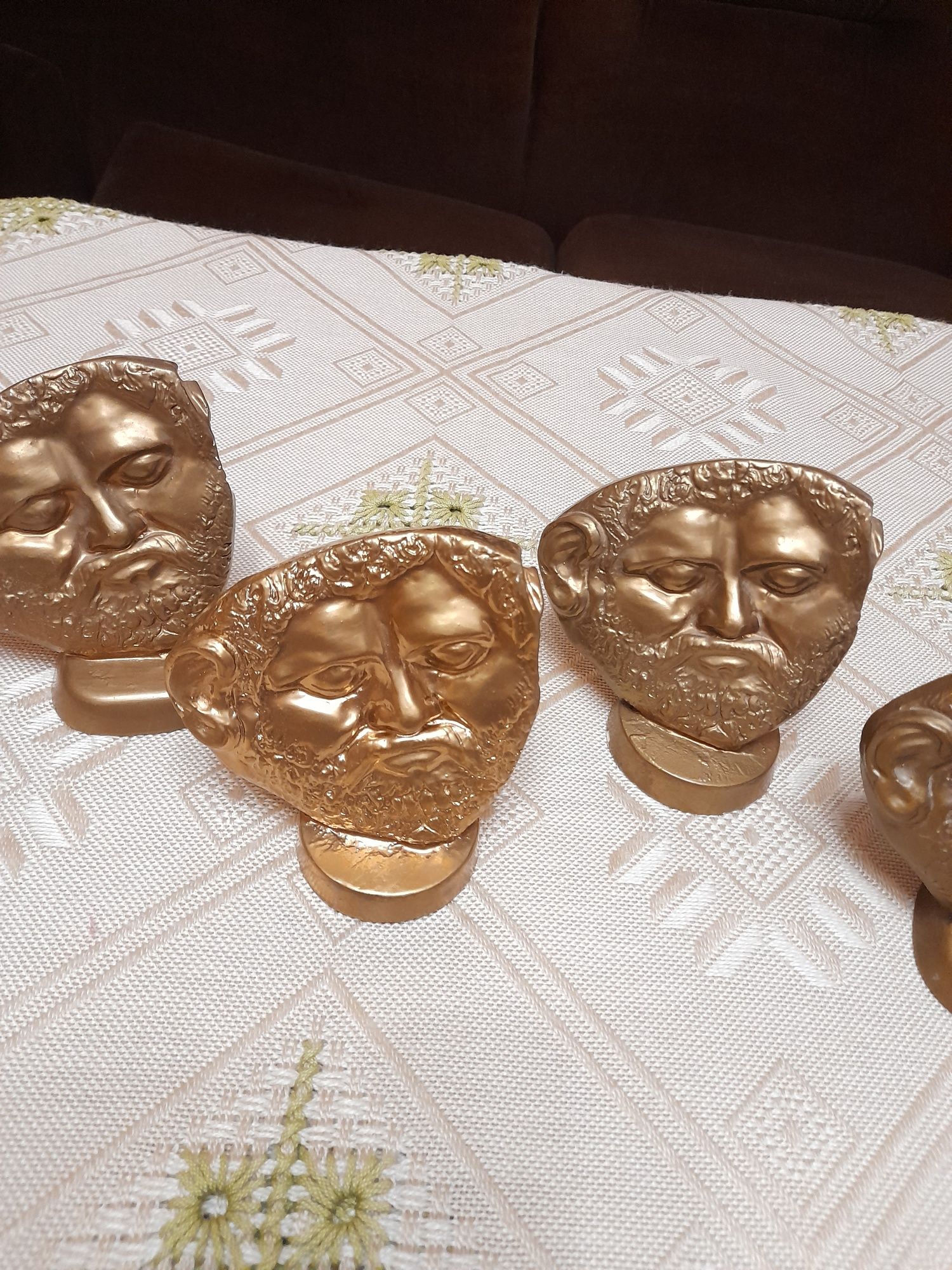 Гипсови фигурки и   "Маската на Терес"