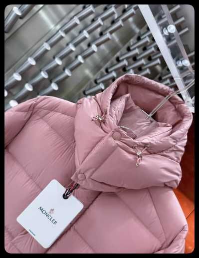 Moncler Maya 70-годишнина роза прах долу яке