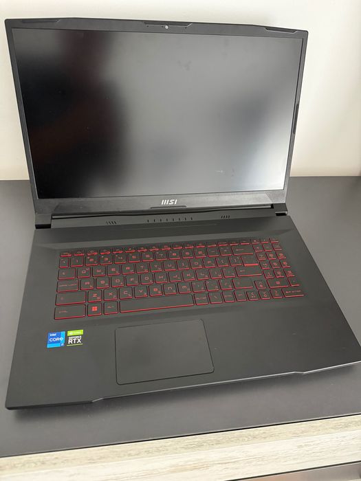 Геймърски лаптоп MSI Katana gf76