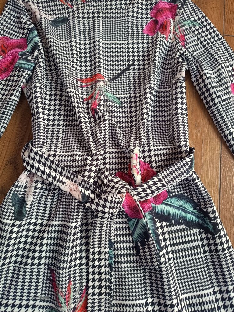 Rochiță S, o purtare
