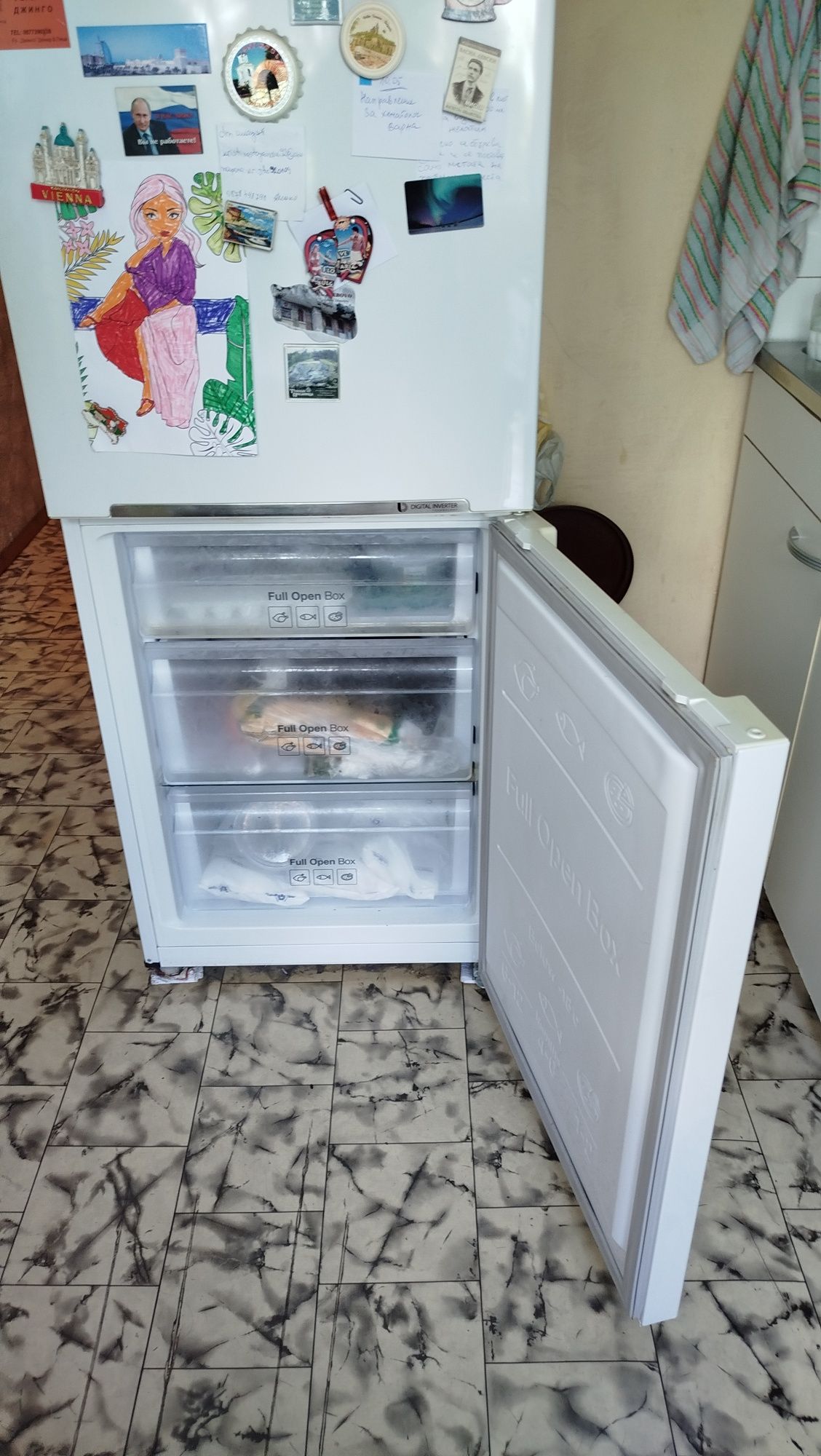 Хладилник с фризер Samsung , 290 л , клас А+,Full No Frost