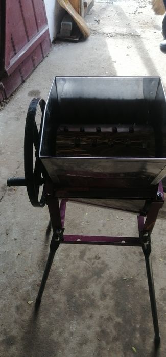 Tocător fructe manual cu picioare