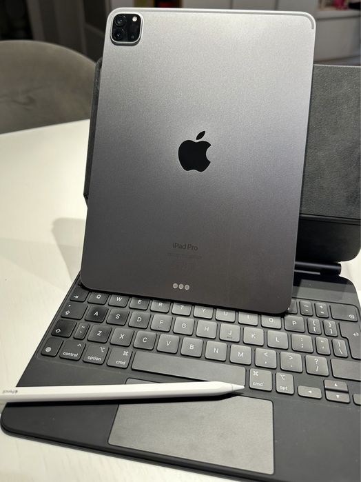 iPad Pro 11 inch 4th Generation full box