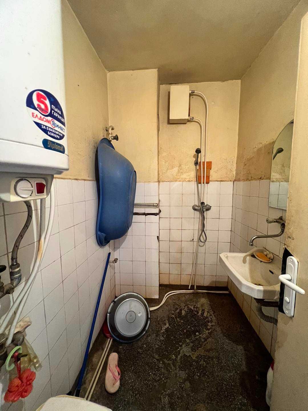 Тристаен Тухлен Апартамент в кв. Запад 1