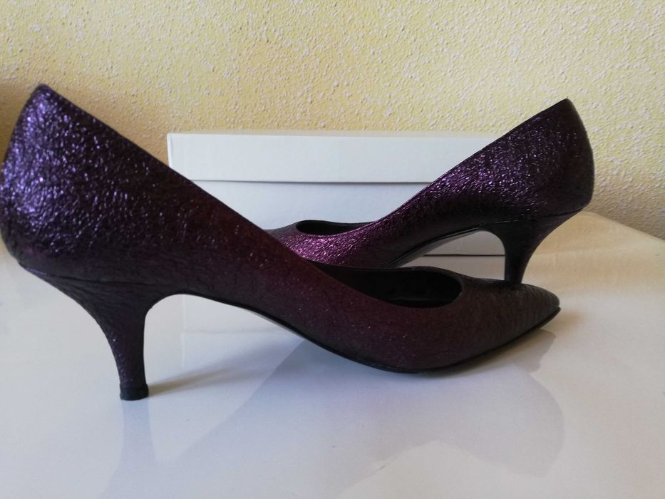 Pantofi mov metalizat, violet spre negru, made in Spain, aproape noi