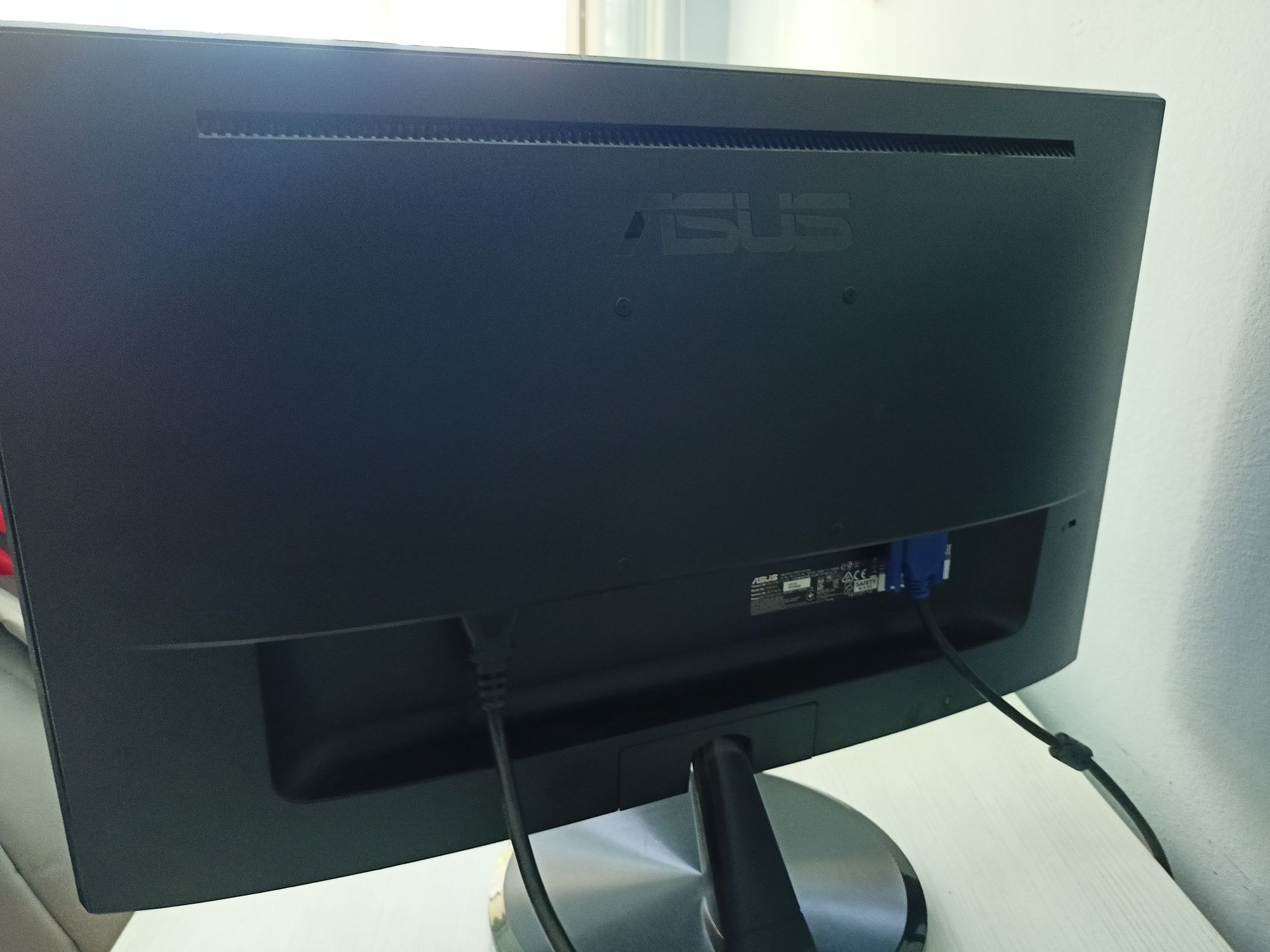 Монитор ASUS VP228DE Намален