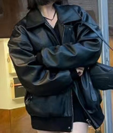 Куртка из искусственной кожи.