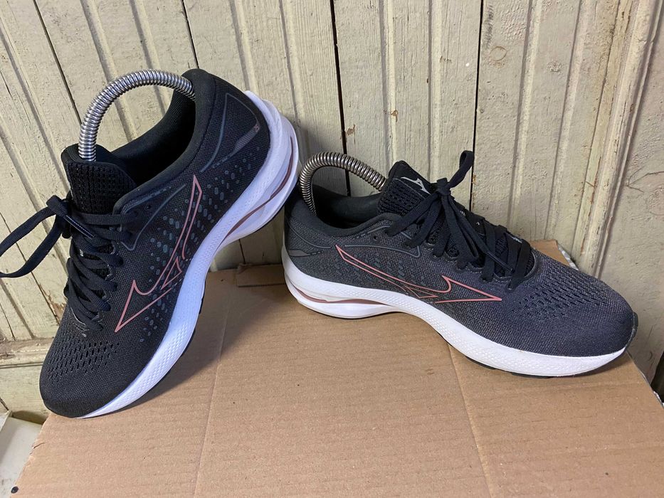 ''Mizuno Wave Rider 25''оригинални маратонки 38 номер