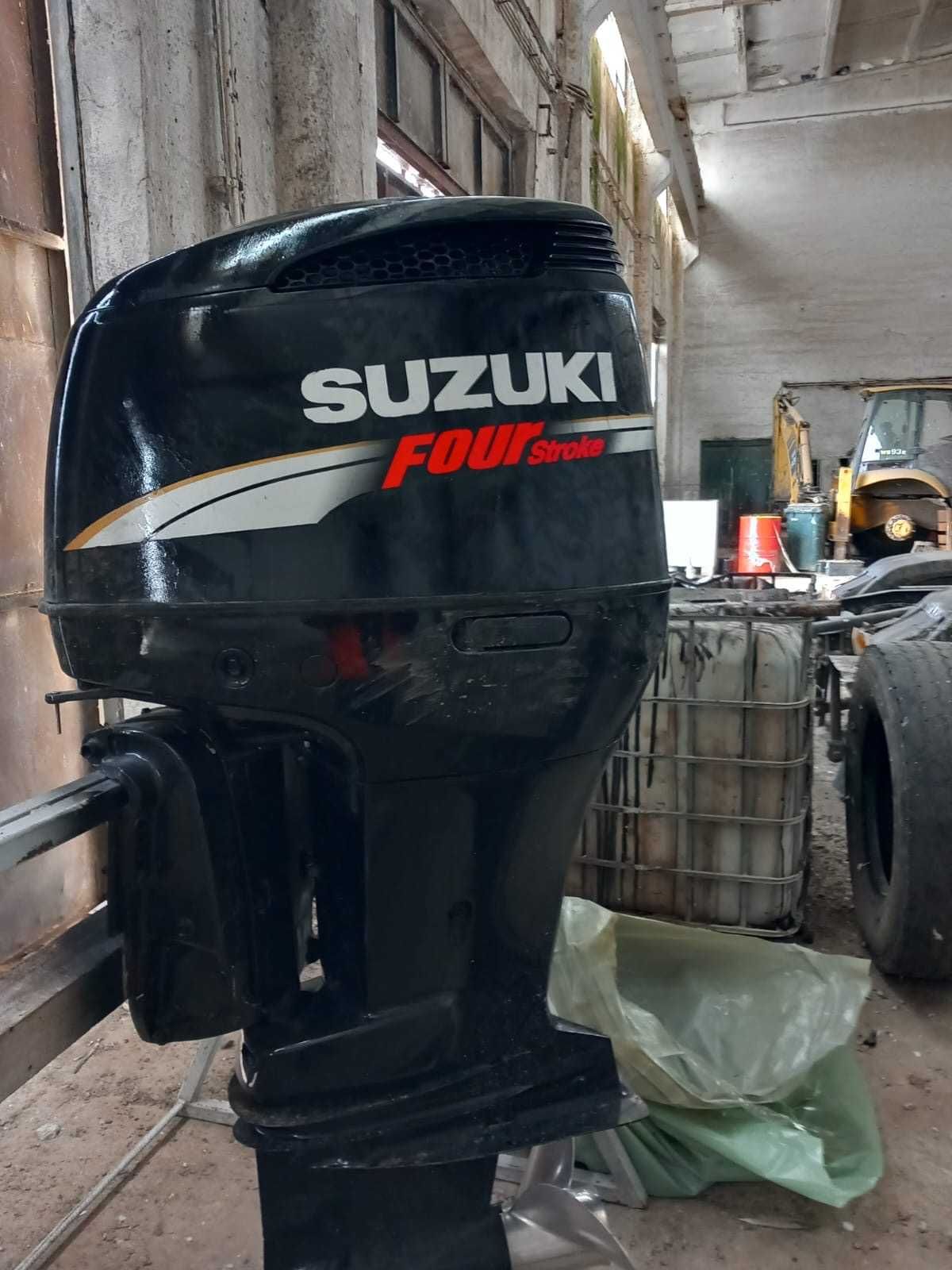 Vând motor barcă Suzuki 225