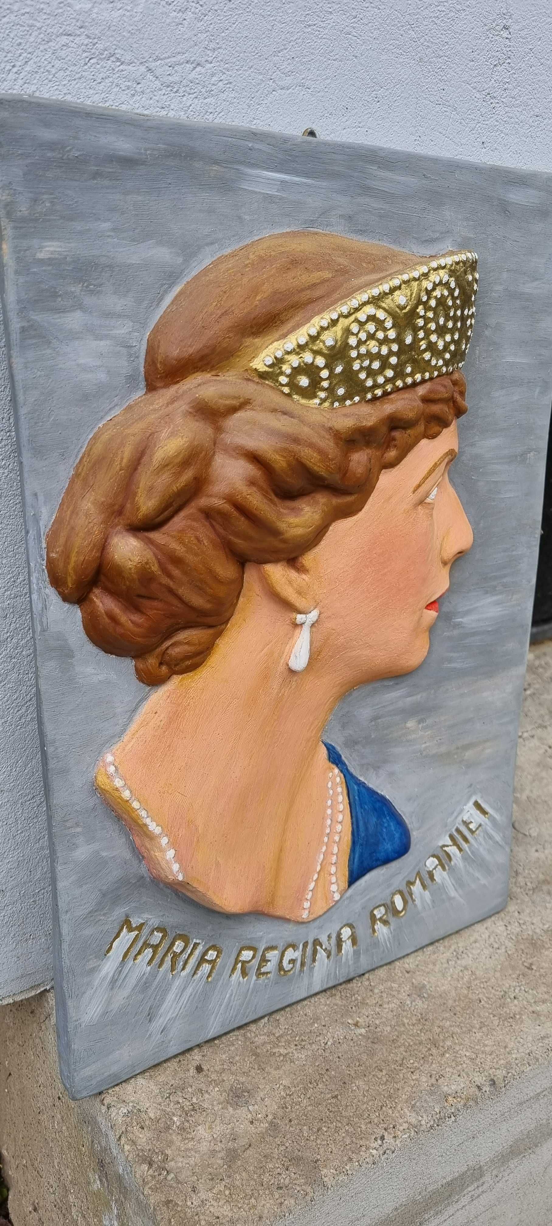 Basorelief Regina Maria ipsos  placheta sculptura