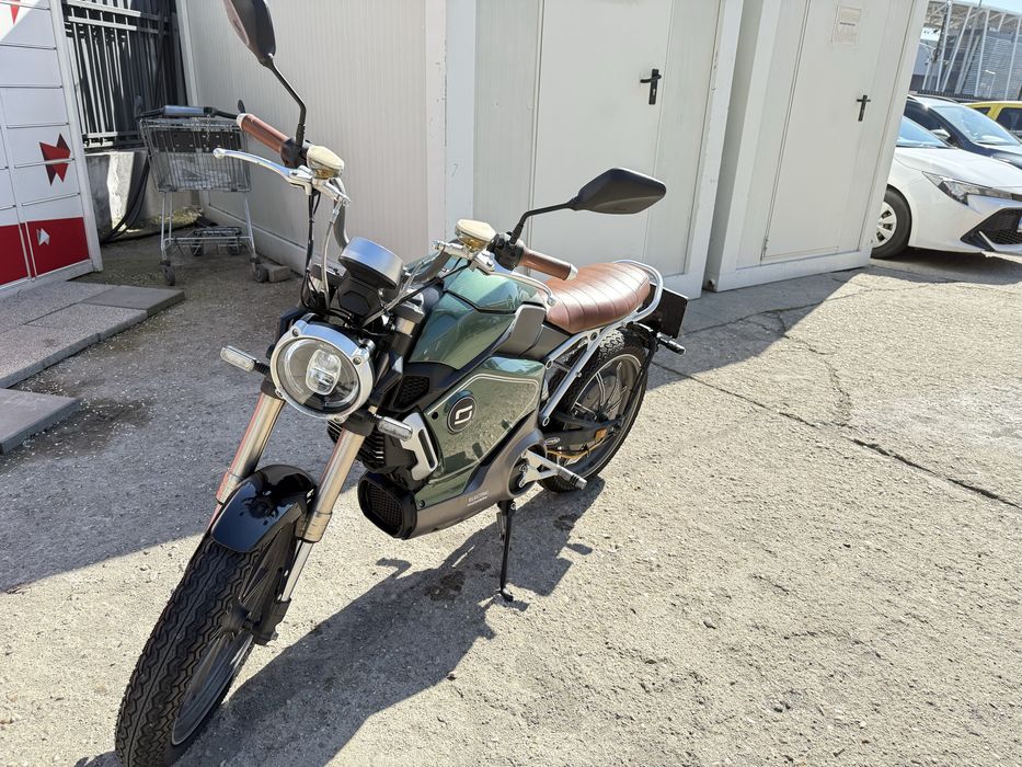 Scuter electric Super Soco TC Cafe Racer (permis cat. B)