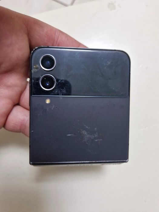 Flip z 200 lei.pentrj piese