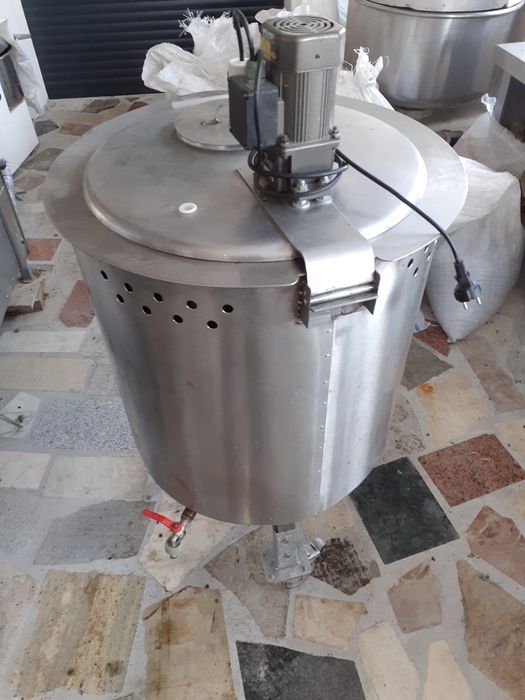 Vând răcitor de lapte PANASONIC de inoxu dublu capacitate 100 de kg.