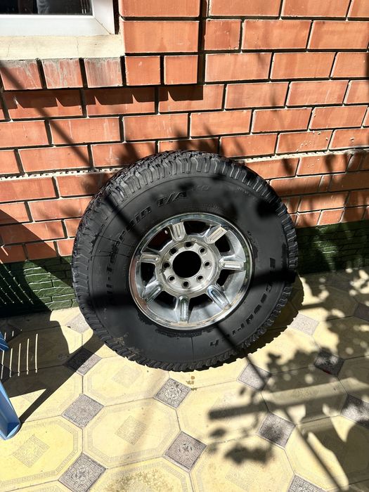 Диск 1 штук с шиной от hummer h2 размер шины 315/70/17