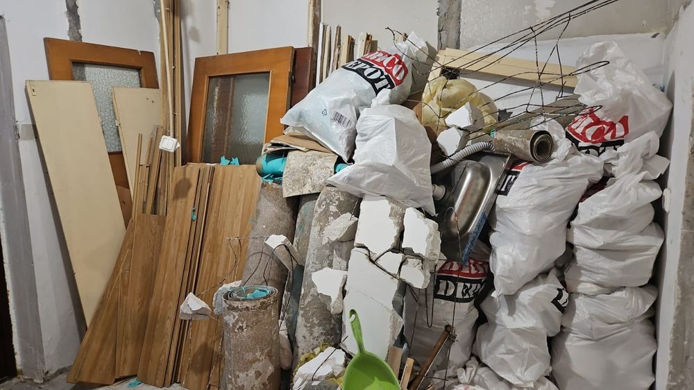 Transport moloz ieftin evacuare moloz evacuare mobila debarasare apart