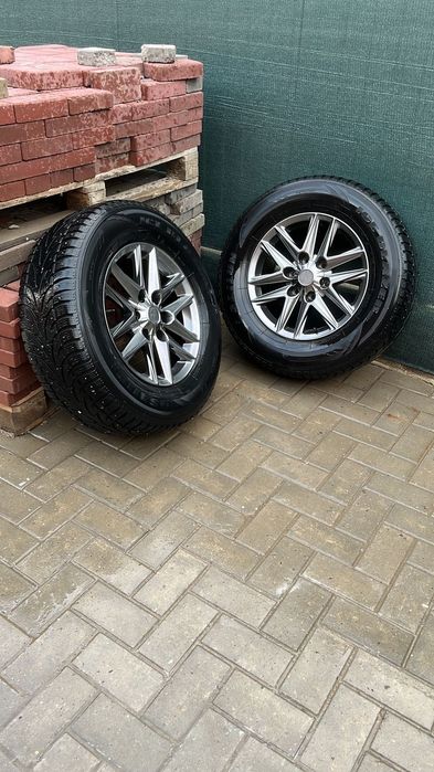 Продам шины с дисками R17