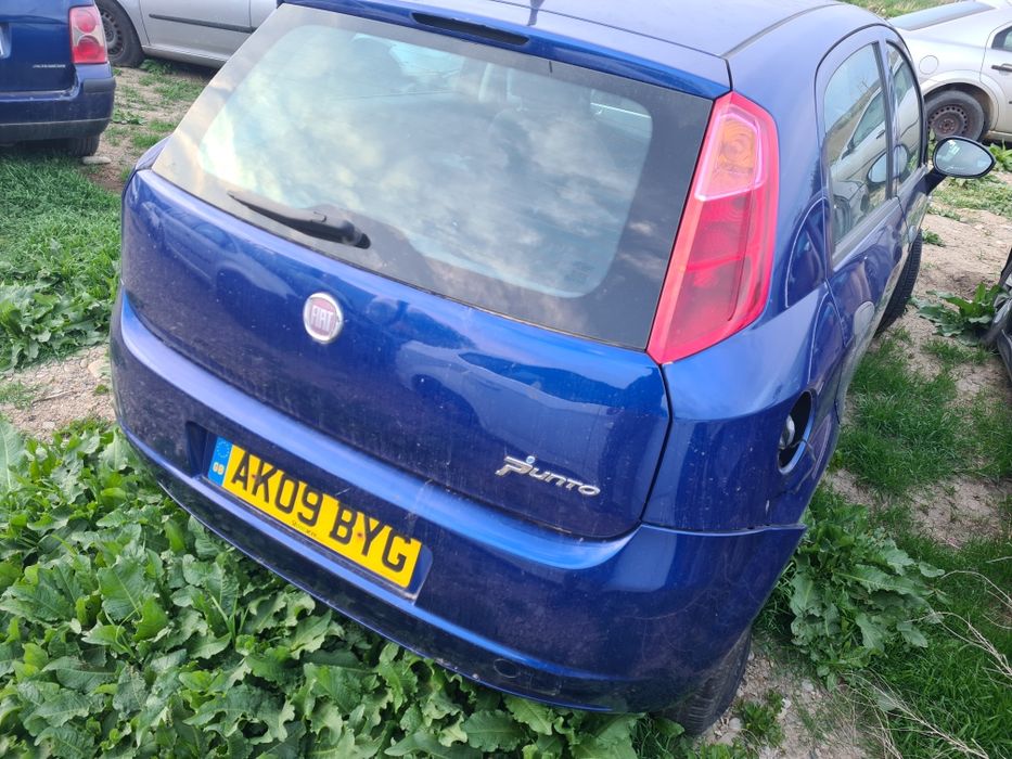 Dezmembrez Fiat Punto 1.2i 1.4i piese