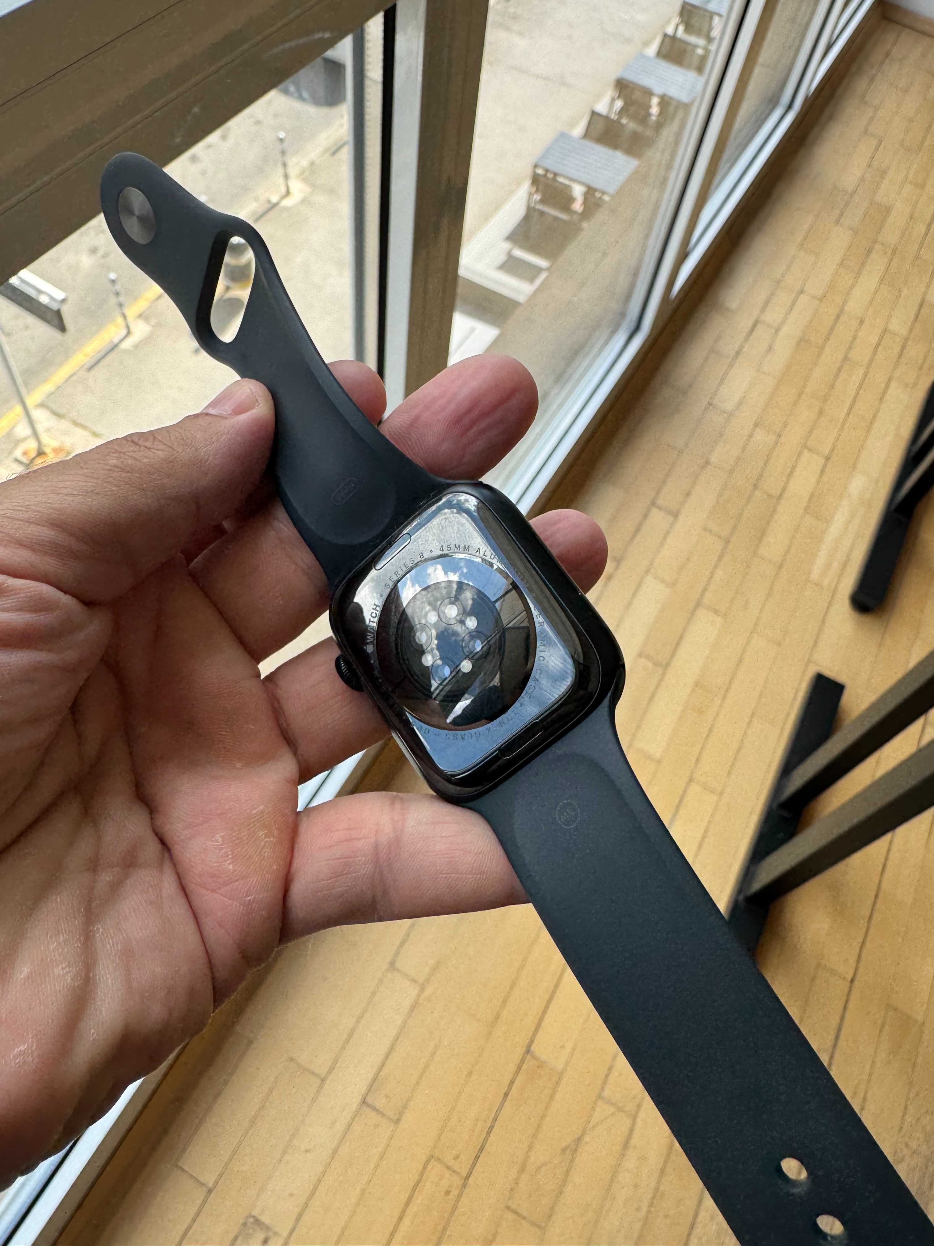 Продавам - Apple Watch Series 8 45mm Aluminum