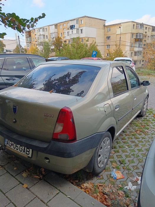 Vând Dacia Logan