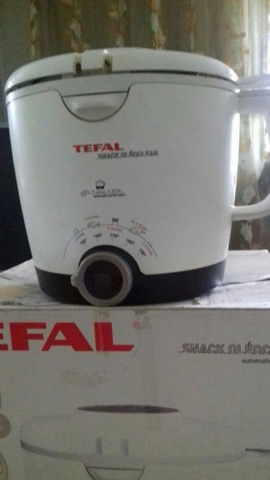 Продам фритюрниц в отличном состоянии Tefal