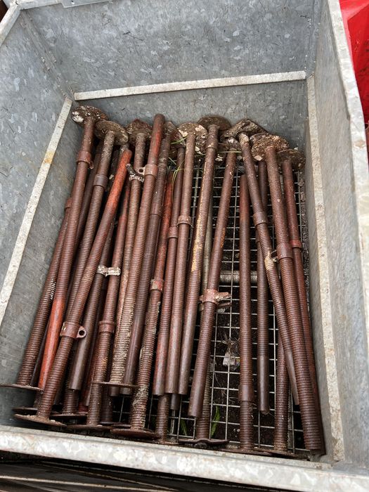 Picioare reglabile pentru schela