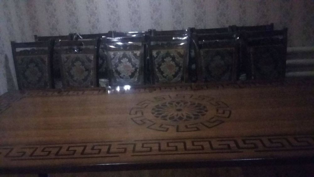 Стол стул гостиной