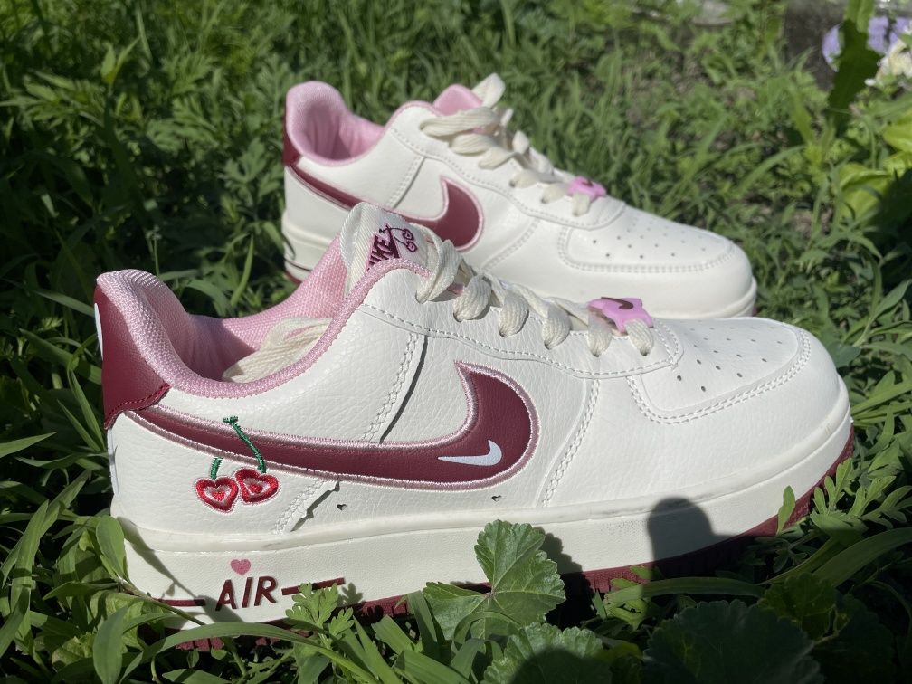 Кроссовки женские Nike Air Force.